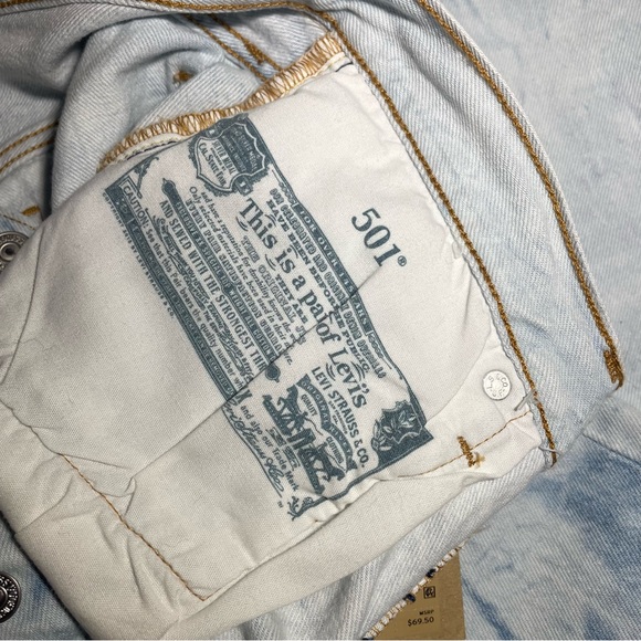LEVI’S 501 Original Cropped in Scribble Wash - Picture 8 of 9